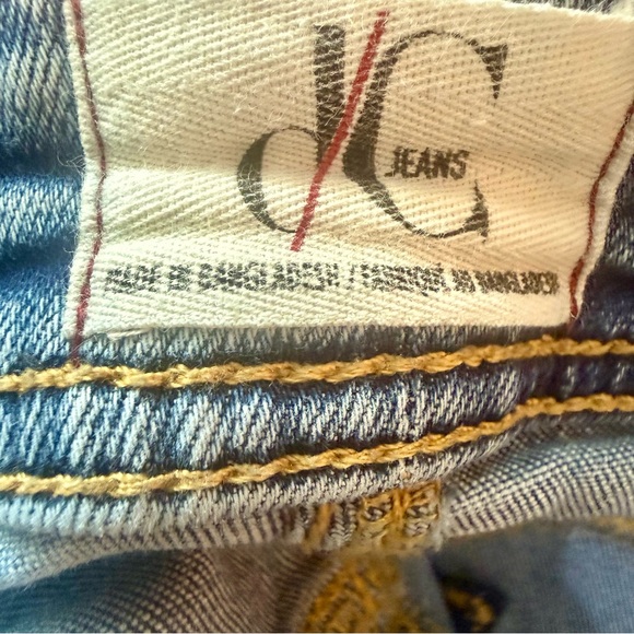 Slightly Curvy Blue Cropped Jeans - Picture 5 of 6